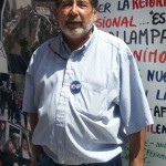Sergio Cancino, 72, trabalha em quatro dias por semana em um supermercado na capital chilena