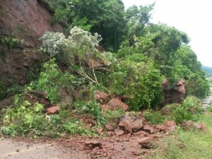 Houve deslizmento de terra em Xavantina (Foto: Defesa Civil/Divulgação)